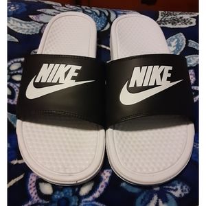 Nike Benassi JDI Slides